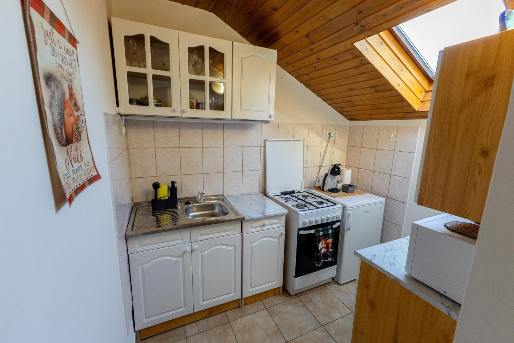 Kismokus Apartman Eger Luaran gambar