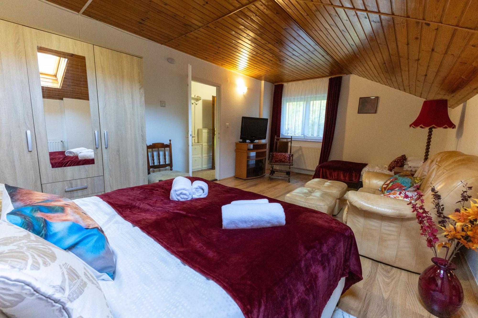 Kismokus Apartman Eger Luaran gambar