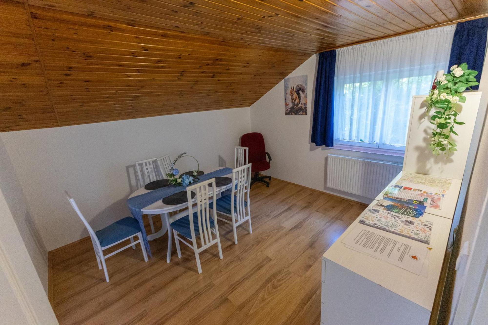 Kismokus Apartman Eger Luaran gambar