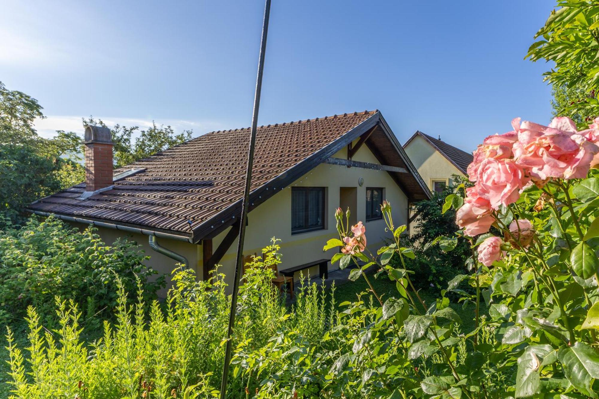 Kismokus Apartman Eger Luaran gambar