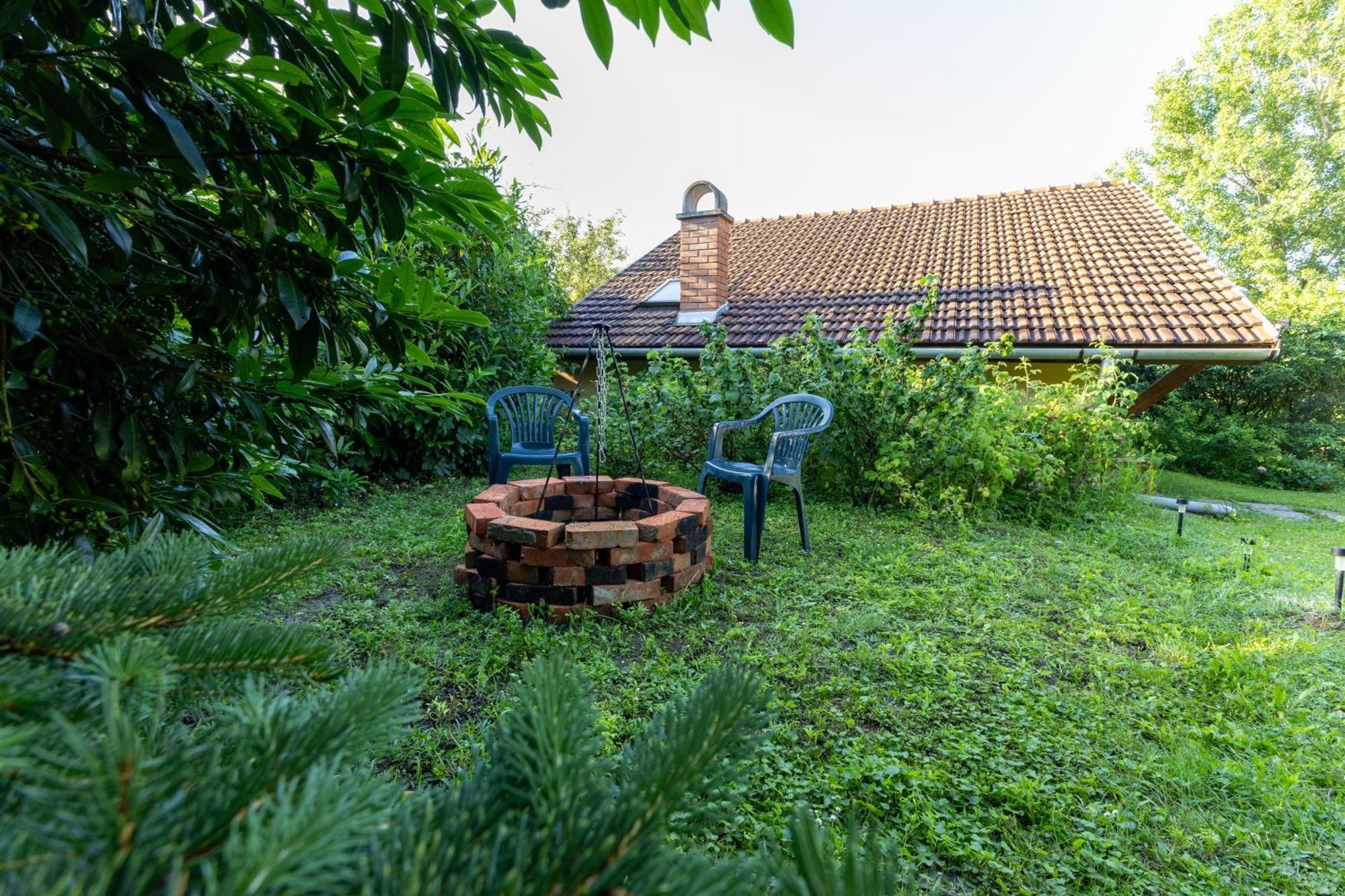 Kismokus Apartman Eger Luaran gambar